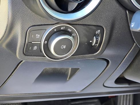 Used 2018 Alfa Romeo Stelvio AWD image 8