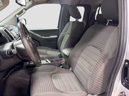 Used 2016 Nissan Frontier SV w/ SV Value Truck Package AWD/4WD image 13