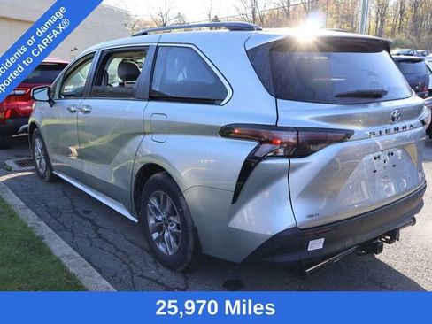 Used 2023 Toyota Sienna XLE w/ XLE Plus Package AWD/4WD image 2