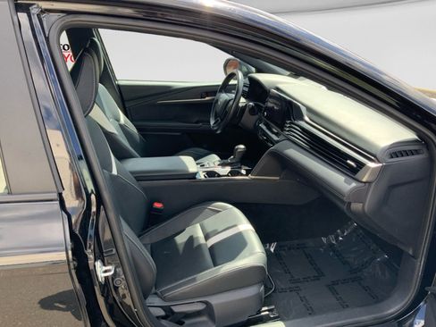Used 2025 Toyota Camry SE FWD image 11