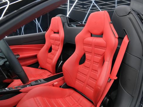 Used 2023 Ferrari F8 Tributo RWD image 10