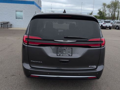 Used 2023 Chrysler Pacifica Touring-L FWD image 4