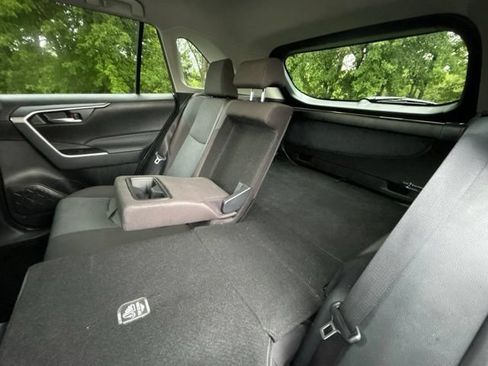 Used 2025 Toyota RAV4 XLE AWD/4WD image 37