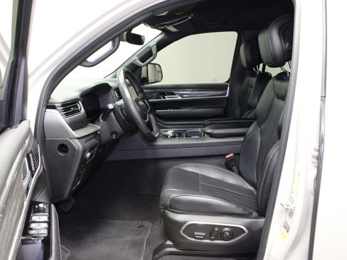 Used 2022 Jeep Wagoneer Series II RWD image 19