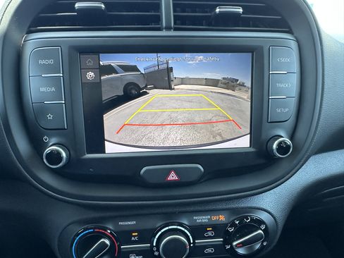Certified 2025 Kia Soul LX w/ LX Technology Package FWD image 28