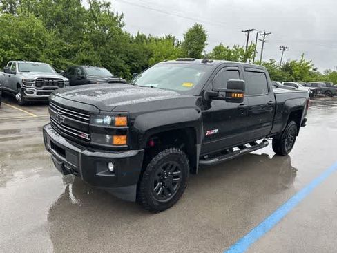 Used 2018 Chevrolet Silverado 2500 LT w/ Midnight Edition AWD/4WD image 16