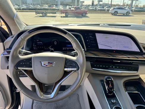 Used 2023 Cadillac Escalade Premium Luxury Platinum image 13
