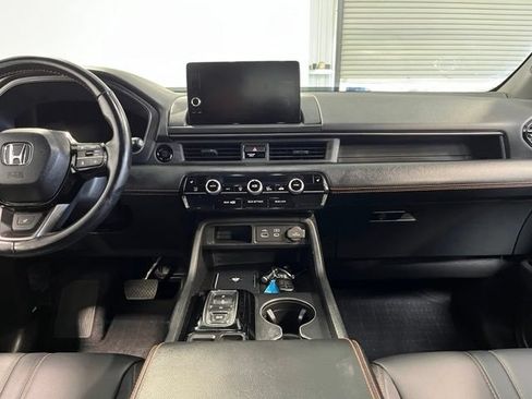 Used 2025 Honda Pilot TrailSport image 20