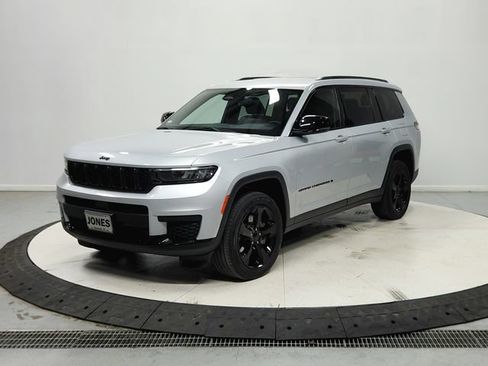 Used 2022 Jeep Grand Cherokee L Laredo AWD/4WD image 4