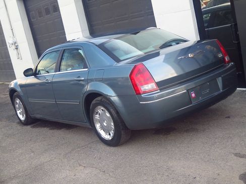 Used 2005 Chrysler 300 Touring RWD image 26