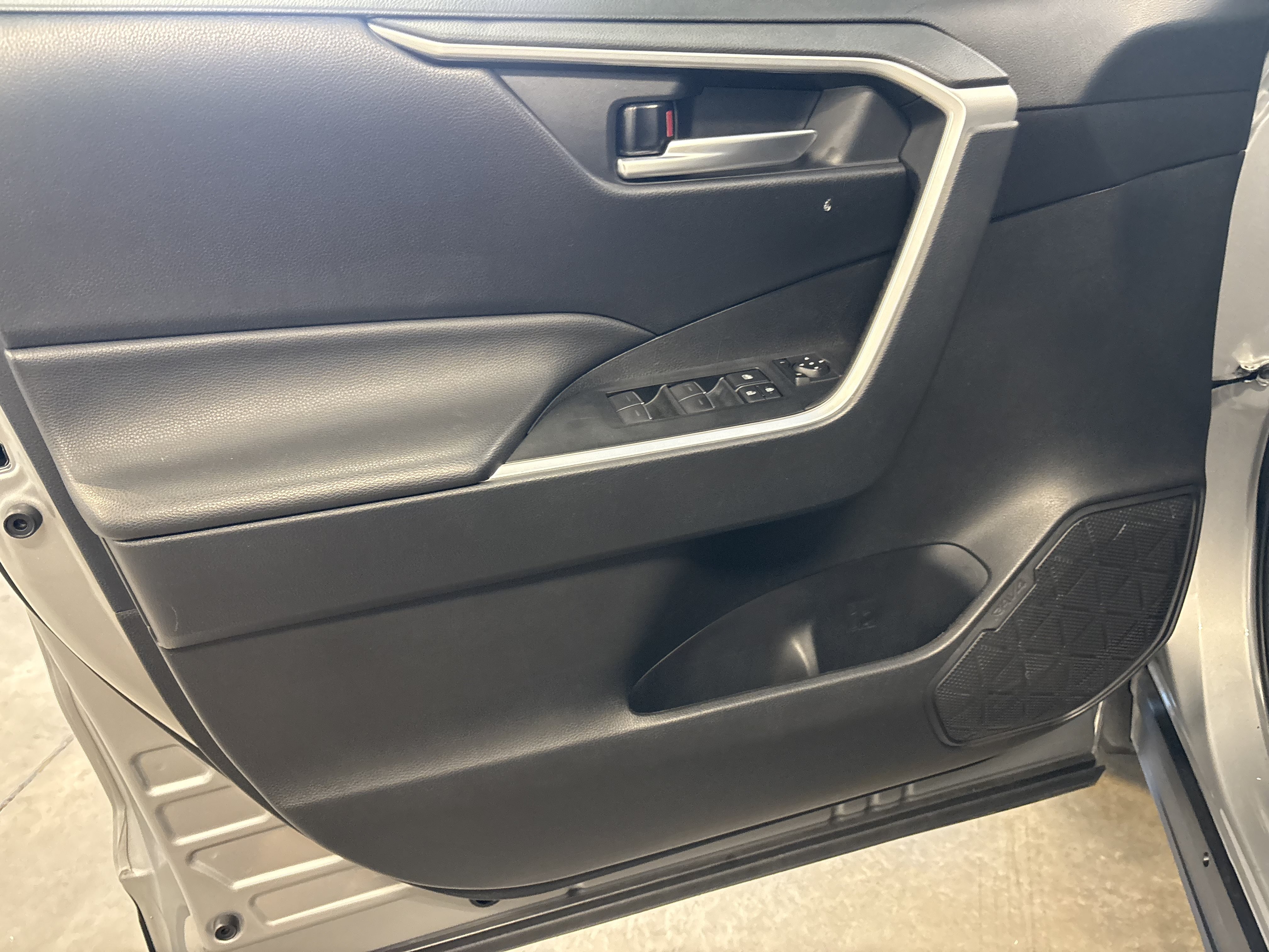 Certified 2025 Toyota RAV4 XLE FWD image 7