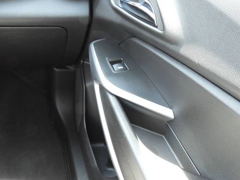 Used 2025 Chevrolet Trax LS w/ LS Convenience Package FWD image 39