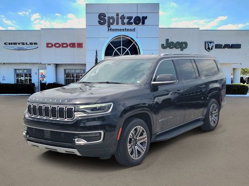 Used 2023 Jeep Wagoneer L Series II AWD/4WD image 2