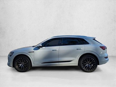 Used 2022 Audi e-tron Premium Plus w/ Premium Plus Package image 3