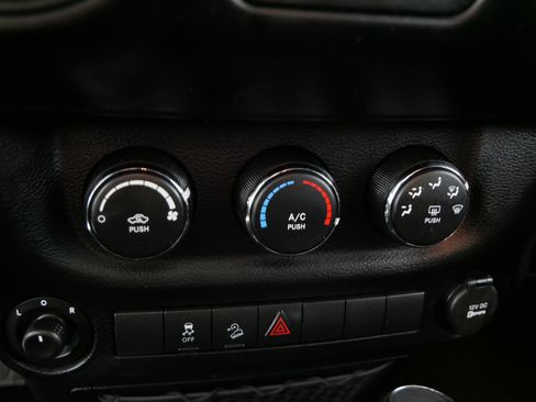 Used 2013 Jeep Wrangler Unlimited Sport image 23