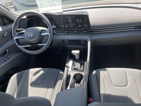 Used 2023 Hyundai Elantra SEL FWD image 7