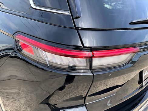 Used 2023 Jeep Grand Cherokee Limited image 29