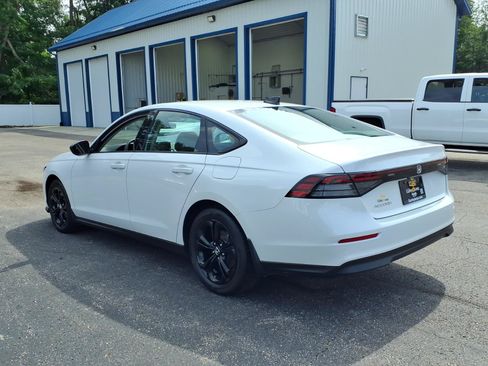 Certified 2025 Honda Accord SE image 10