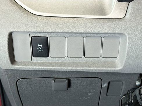 Used 2020 Toyota Sienna L image 6