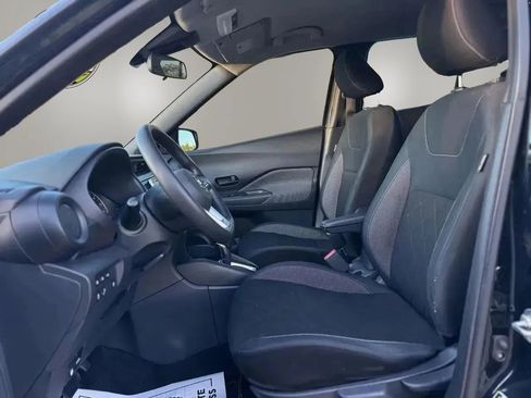 Used 2020 Nissan Kicks S image 11