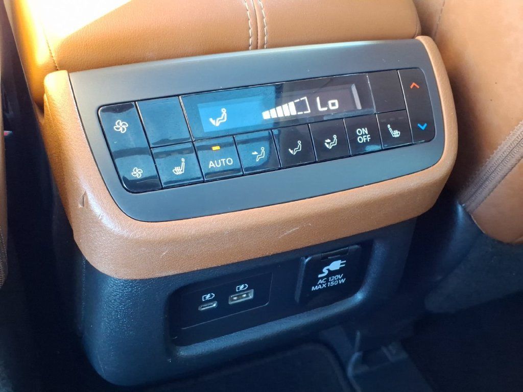 Certified 2023 Nissan Pathfinder Platinum AWD/4WD image 17