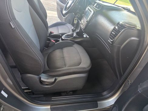 Used 2019 Kia Soul + FWD image 33