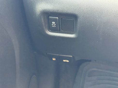 Used 2017 Nissan Versa S Plus FWD image 30