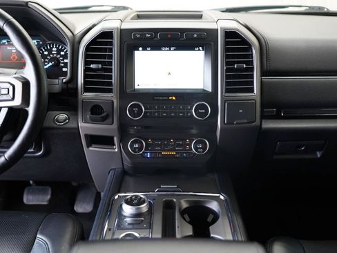 Used 2018 Ford Expedition XLT w/ Equipment Group 202A AWD/4WD image 17