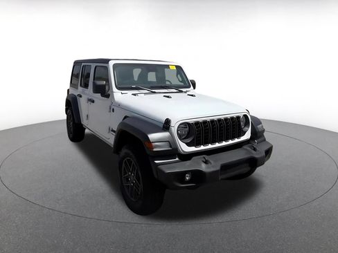 Used 2025 Jeep Wrangler Unlimited Sport AWD/4WD image 3