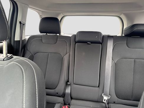 Used 2023 Jeep Grand Cherokee Laredo w/ Luxury Tech Group I AWD/4WD image 22