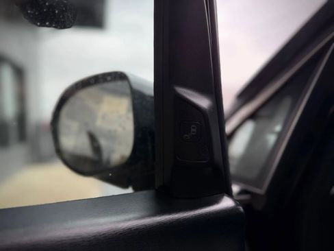 Used 2017 Honda Odyssey Touring Elite image 10