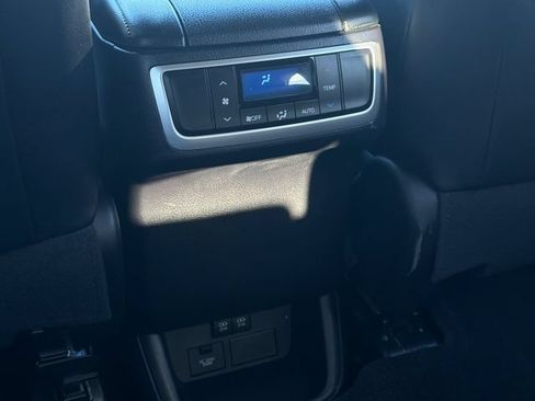 Used 2017 Toyota Highlander XLE FWD image 14