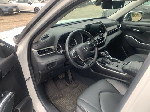 Used 2022 Toyota Highlander XLE FWD image 10