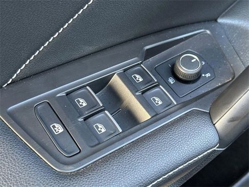 Used 2023 Volkswagen Tiguan SE R-Line image 12