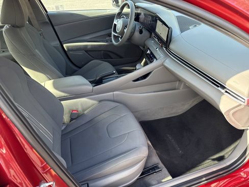 Used 2024 Hyundai Elantra SEL FWD image 30