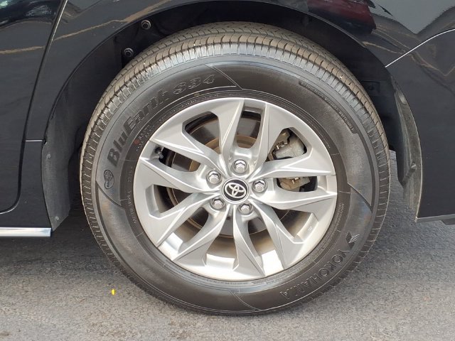 Certified 2026 Toyota Sienna XLE FWD image 7