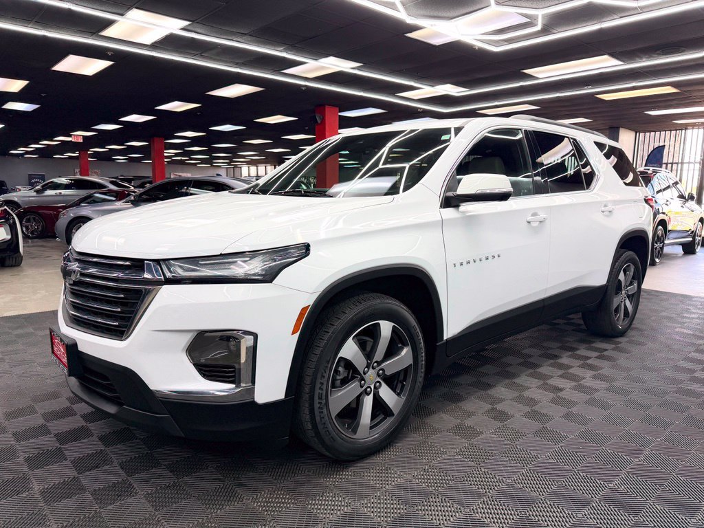 Used 2022 Chevrolet Traverse LT w/ LT Premium Package FWD image 8