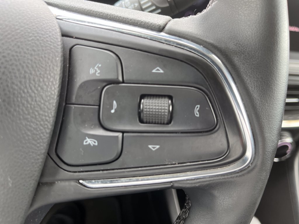Used 2025 Buick Encore GX Sport Touring w/ Comfort Package AWD/4WD image 18