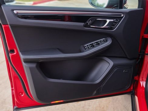 Certified 2025 Porsche Macan Turbo image 24