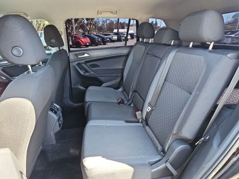 Used 2018 Volkswagen Tiguan S image 16