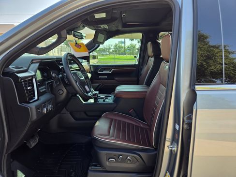 Certified 2025 GMC Sierra 1500 Denali Ultimate AWD/4WD image 9