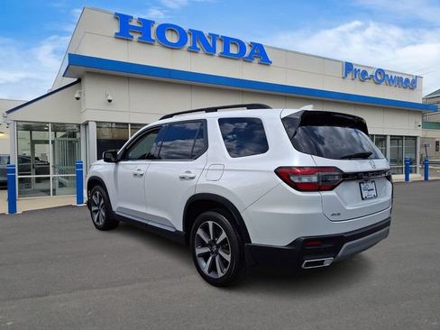 Used 2023 Honda Pilot Elite image 6
