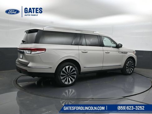 Used 2024 Lincoln Navigator L Reserve AWD/4WD image 2