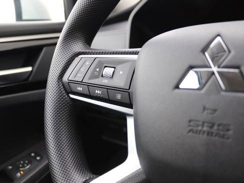 New 2026 Mitsubishi Outlander ES image 7