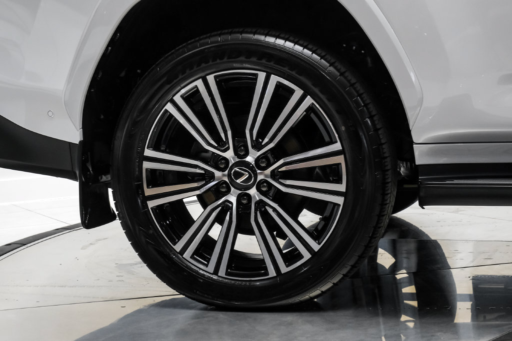 Used 2026 Lexus LX 700h Luxury w/ Appearance Package AWD/4WD image 60