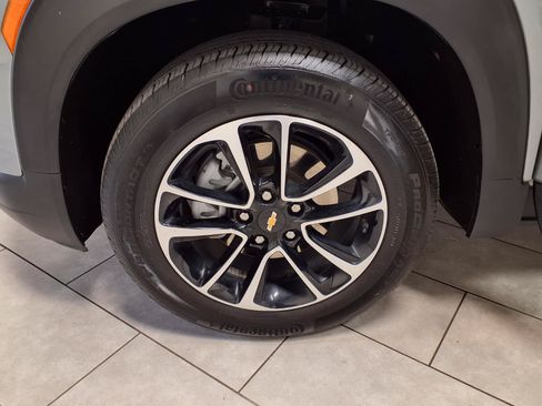 Used 2025 Chevrolet TrailBlazer LT AWD/4WD image 28