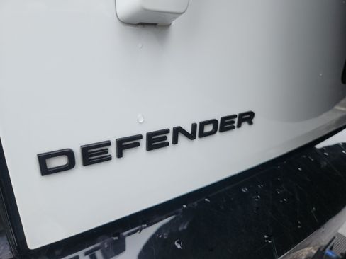 Used 2024 Land Rover Defender 90 X-Dynamic SE AWD/4WD image 24