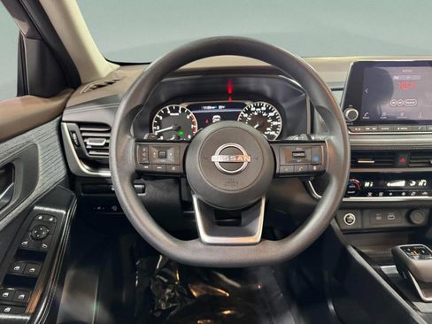 Used 2023 Nissan Rogue SV image 12