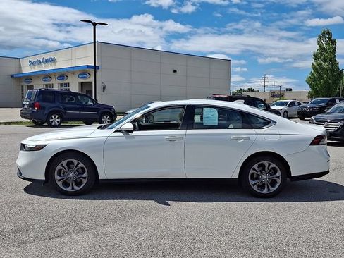 Used 2023 Honda Accord EX image 8