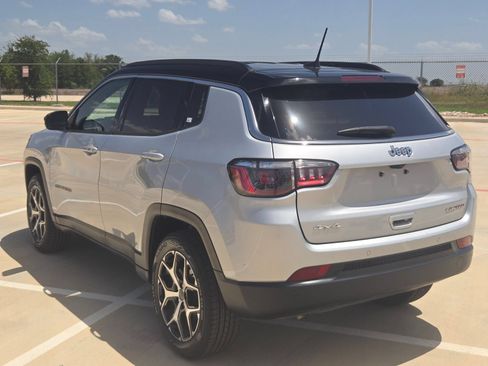 Used 2025 Jeep Compass Limited AWD/4WD image 5